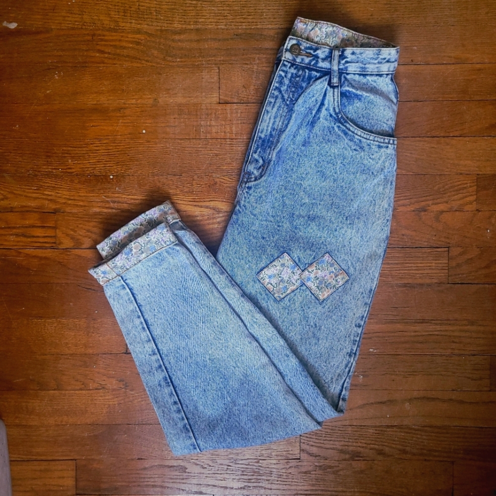 VTG 80s High Waisted Acid Wash Mom Jeans with Embroidered Floral Details RIO